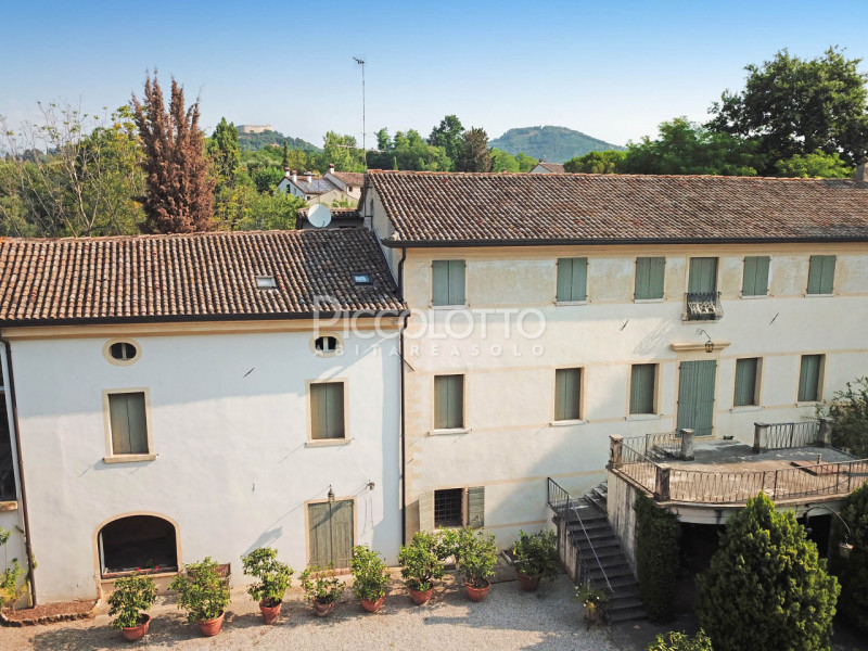 Immagine 3 di Villa in vendita  in Via Foresto Vecchio a Asolo