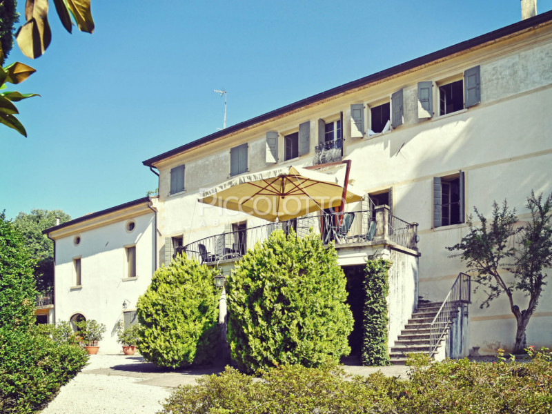 Immagine 4 di Villa in vendita  in Via Foresto Vecchio a Asolo