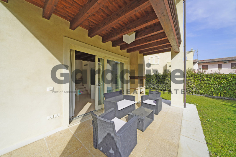 Immagine 4 di Villa in vendita  a Manerba Del Garda