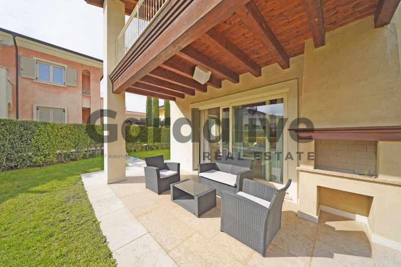 Immagine 5 di Villa in vendita  a Manerba Del Garda