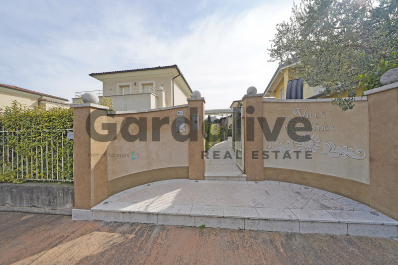 Immagine 7 di Villa in vendita  a Manerba Del Garda