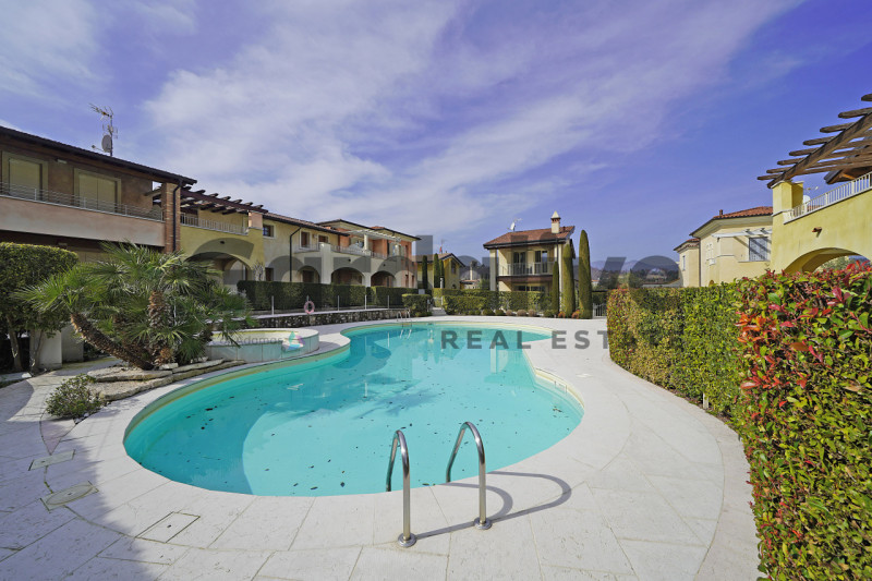 Immagine 10 di Villa in vendita  a Manerba Del Garda