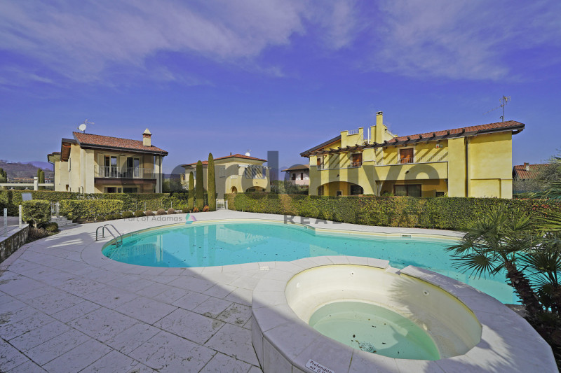 Immagine 11 di Villa in vendita  a Manerba Del Garda