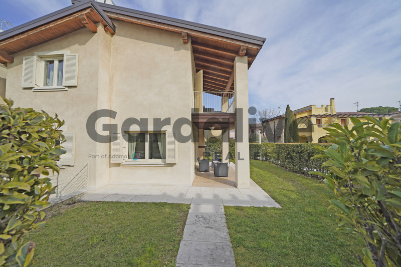 Immagine 12 di Villa in vendita  a Manerba Del Garda