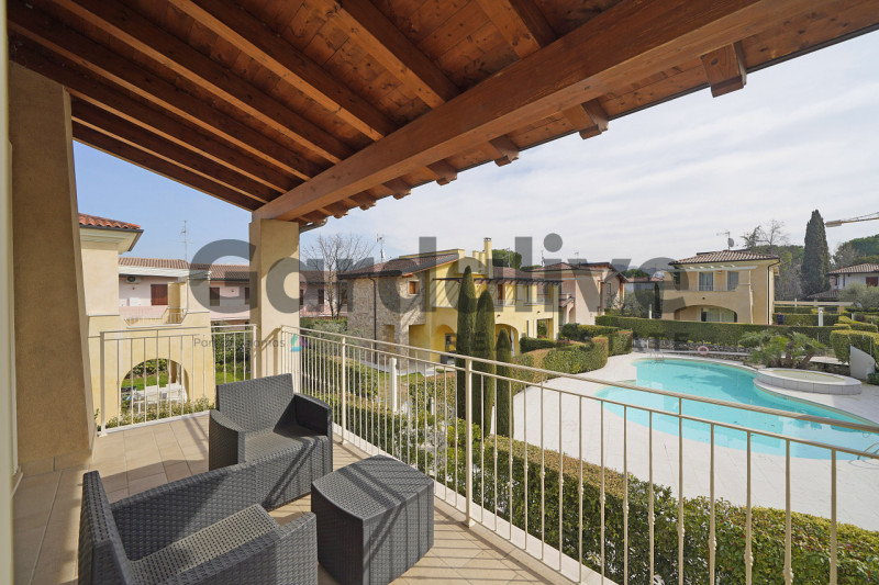 Immagine 13 di Villa in vendita  a Manerba Del Garda