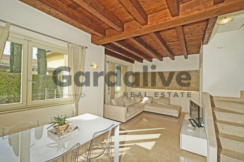 Immagine 15 di Villa in vendita  a Manerba Del Garda