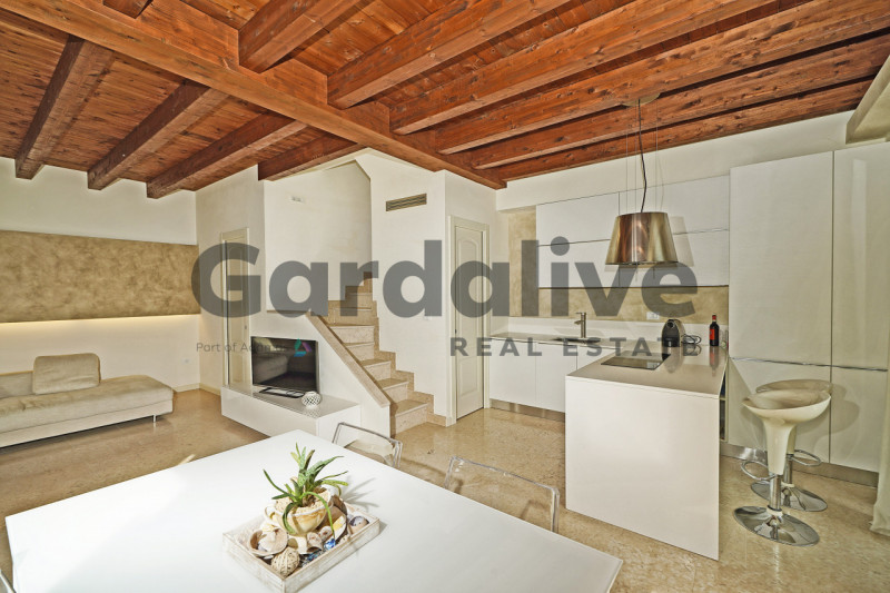 Immagine 16 di Villa in vendita  a Manerba Del Garda