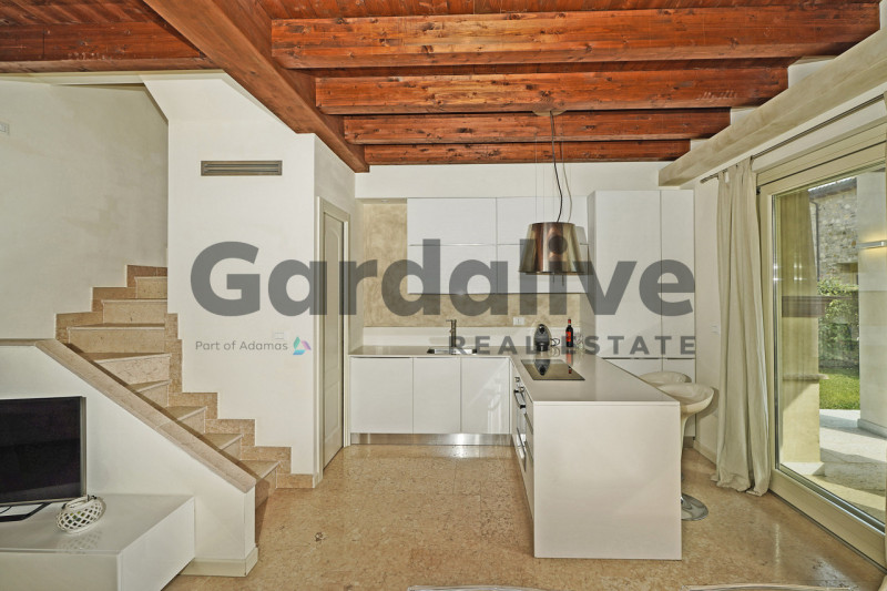 Immagine 17 di Villa in vendita  a Manerba Del Garda