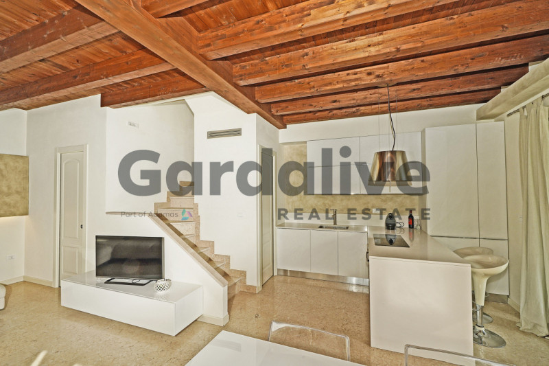 Immagine 18 di Villa in vendita  a Manerba Del Garda