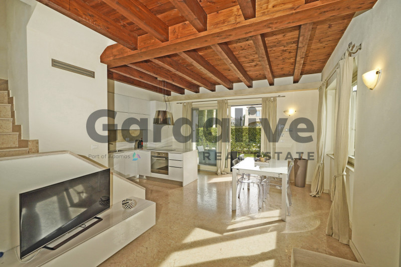 Immagine 21 di Villa in vendita  a Manerba Del Garda