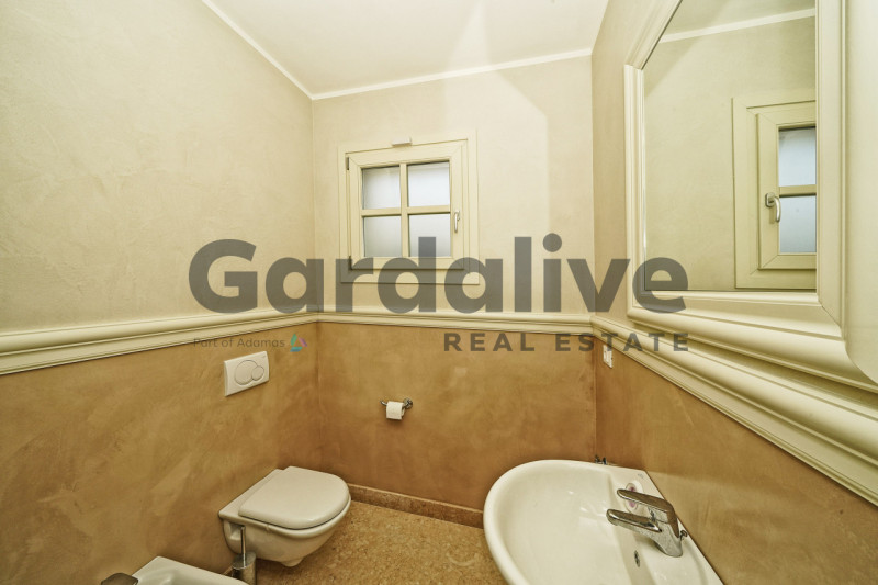 Immagine 24 di Villa in vendita  a Manerba Del Garda