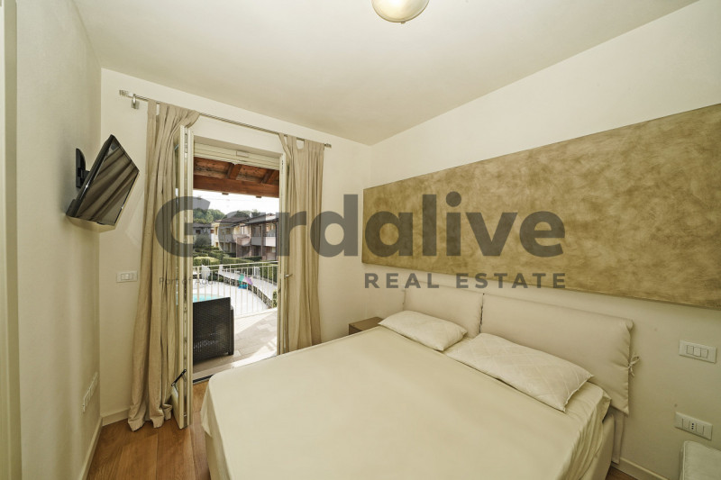 Immagine 26 di Villa in vendita  a Manerba Del Garda