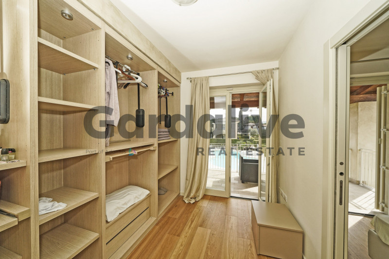Immagine 28 di Villa in vendita  a Manerba Del Garda