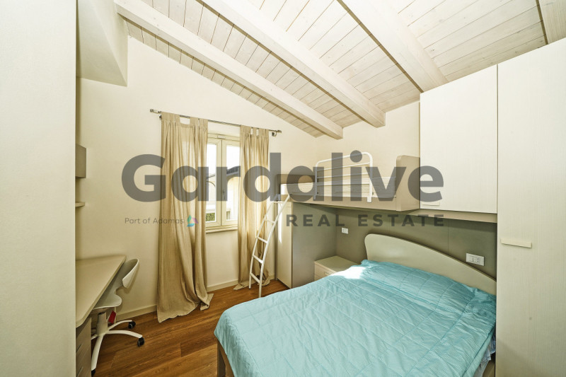 Immagine 31 di Villa in vendita  a Manerba Del Garda