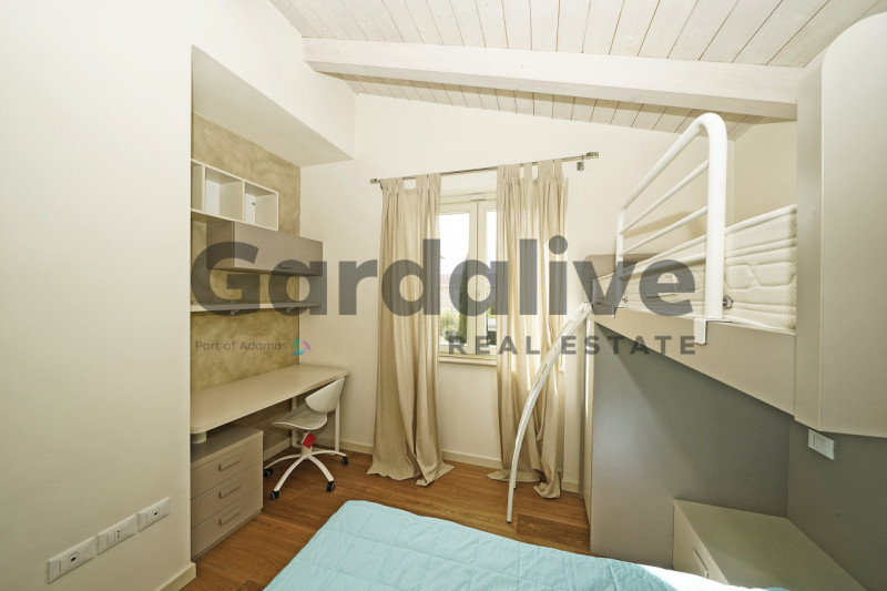 Immagine 32 di Villa in vendita  a Manerba Del Garda