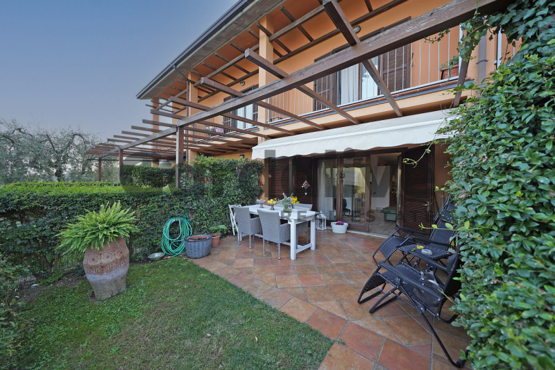 Immagine 12 di Villetta a schiera in vendita  in Via borgo alto a Puegnago Sul Garda