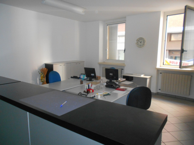 Immagine 5 di Ufficio in vendita  in via Massimo d'Azeglio a Casale Monferrato