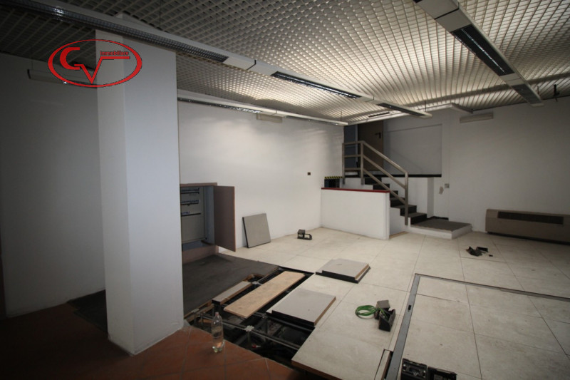 Immagine 2 di Negozio in affitto  in via Dante a Montevarchi