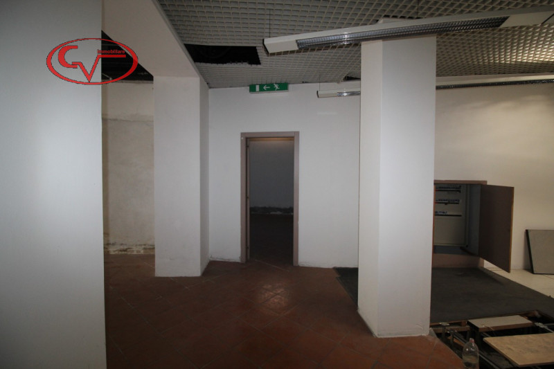 Immagine 3 di Negozio in affitto  in via Dante a Montevarchi