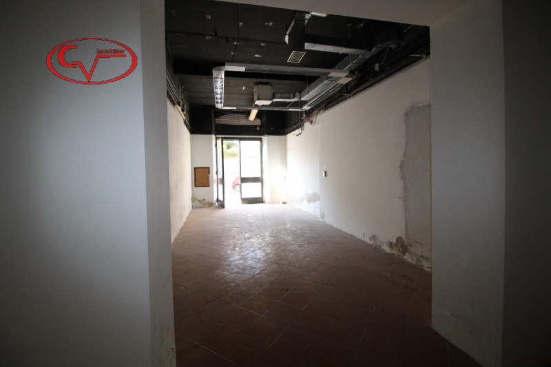 Immagine 4 di Negozio in affitto  in via Dante a Montevarchi