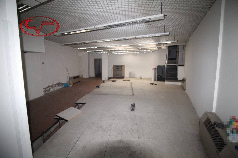 Immagine 14 di Negozio in affitto  in via Dante a Montevarchi