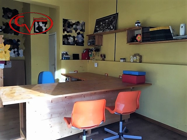 Immagine 5 di Negozio in vendita  in viale diaz a Montevarchi