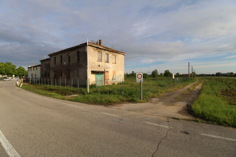 Immagine 9 di Rustico / casale in vendita  in Via Penghe a Selvazzano Dentro