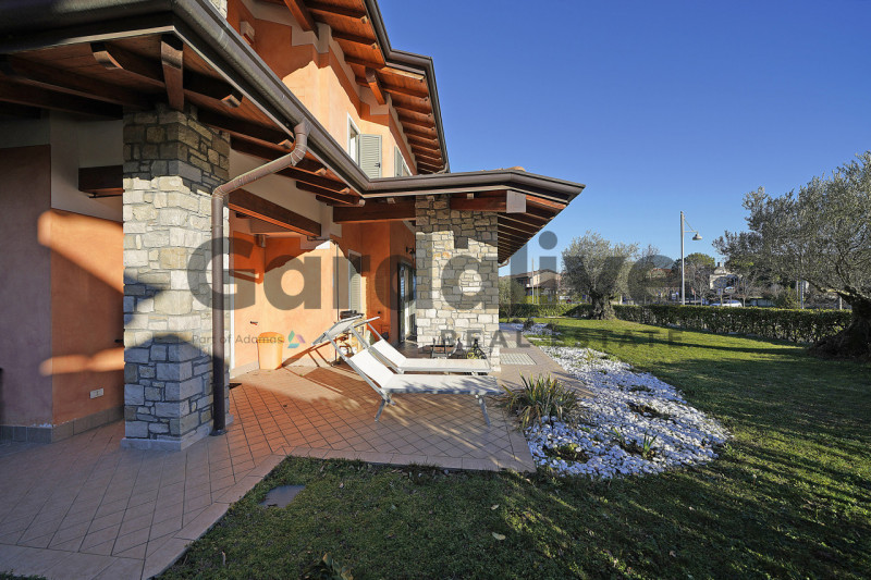 Immagine 6 di Villa in vendita  a Moniga Del Garda