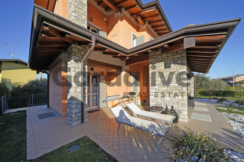 Immagine 7 di Villa in vendita  a Moniga Del Garda