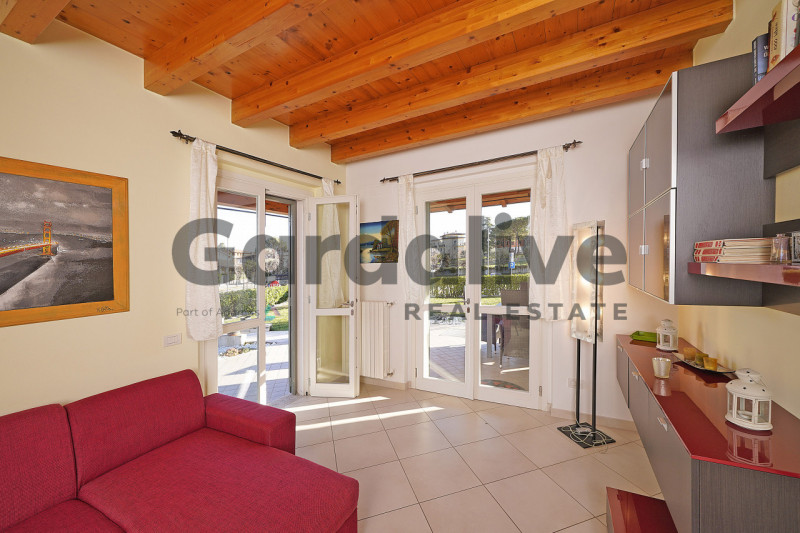 Immagine 15 di Villa in vendita  a Moniga Del Garda