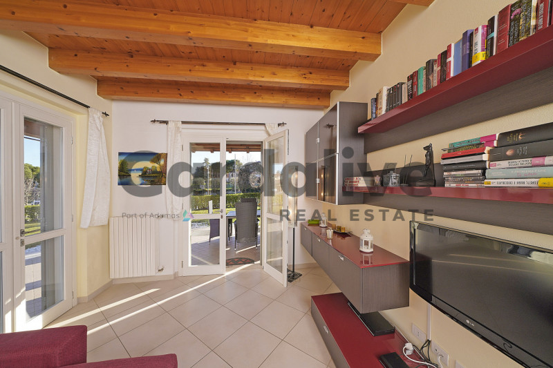 Immagine 18 di Villa in vendita  a Moniga Del Garda