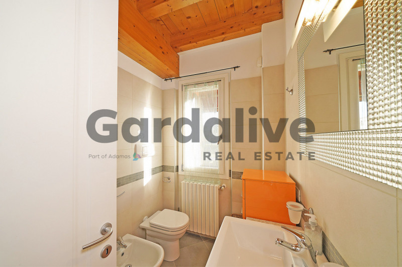 Immagine 26 di Villa in vendita  a Moniga Del Garda