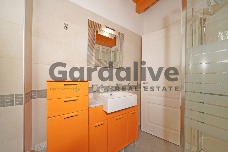 Immagine 27 di Villa in vendita  a Moniga Del Garda