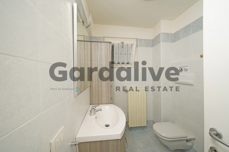 Immagine 31 di Villa in vendita  a Moniga Del Garda