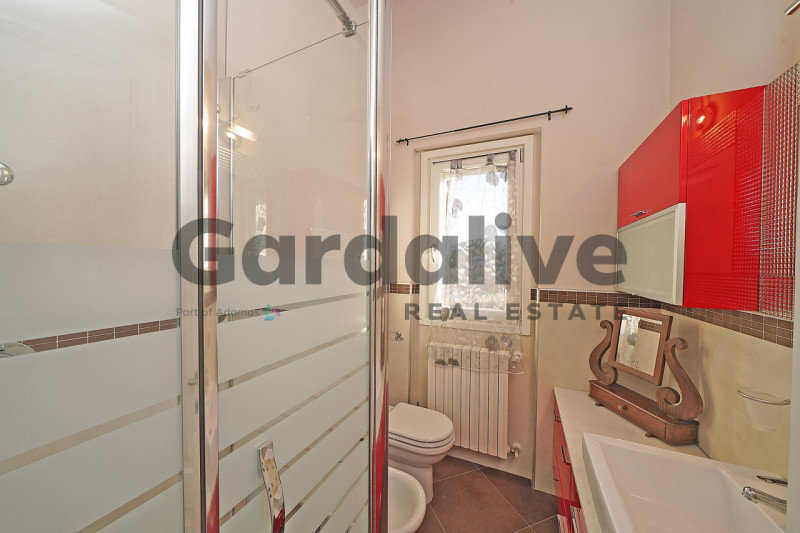 Immagine 33 di Villa in vendita  a Moniga Del Garda