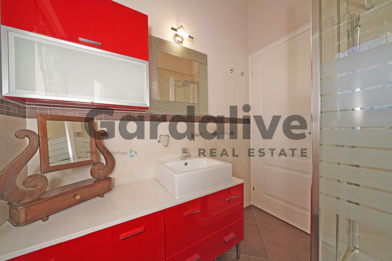 Immagine 34 di Villa in vendita  a Moniga Del Garda