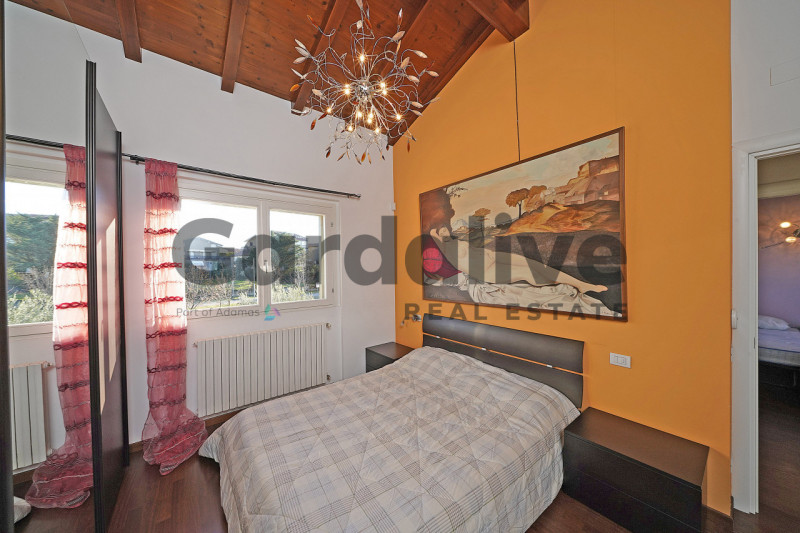 Immagine 35 di Villa in vendita  a Moniga Del Garda