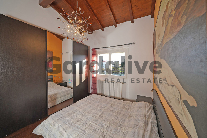 Immagine 36 di Villa in vendita  a Moniga Del Garda