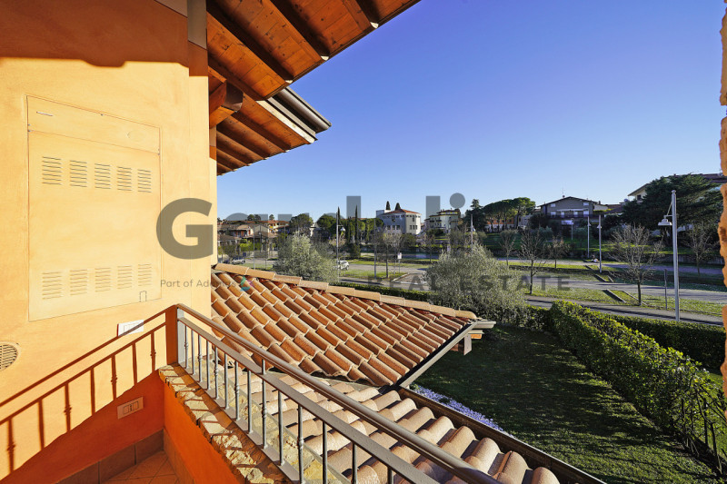 Immagine 37 di Villa in vendita  a Moniga Del Garda