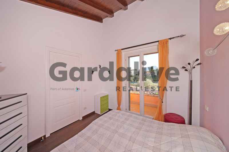 Immagine 39 di Villa in vendita  a Moniga Del Garda