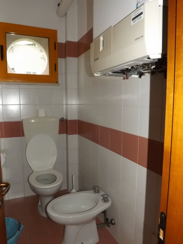 Immagine 4 di Negozio in vendita  a Senigallia