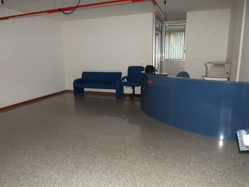 Immagine 12 di Negozio in vendita  a Senigallia