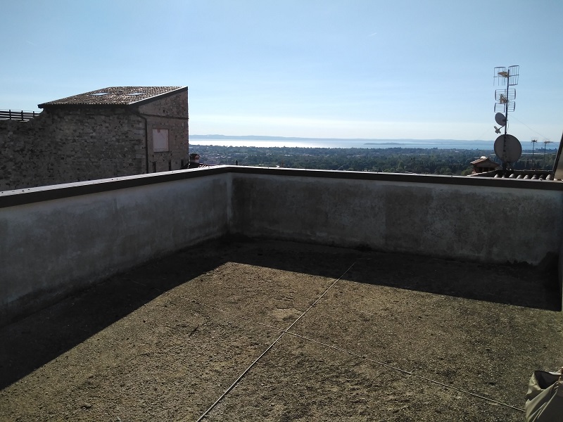 Immagine 2 di Palazzo in vendita  in piazza roma a Polpenazze Del Garda