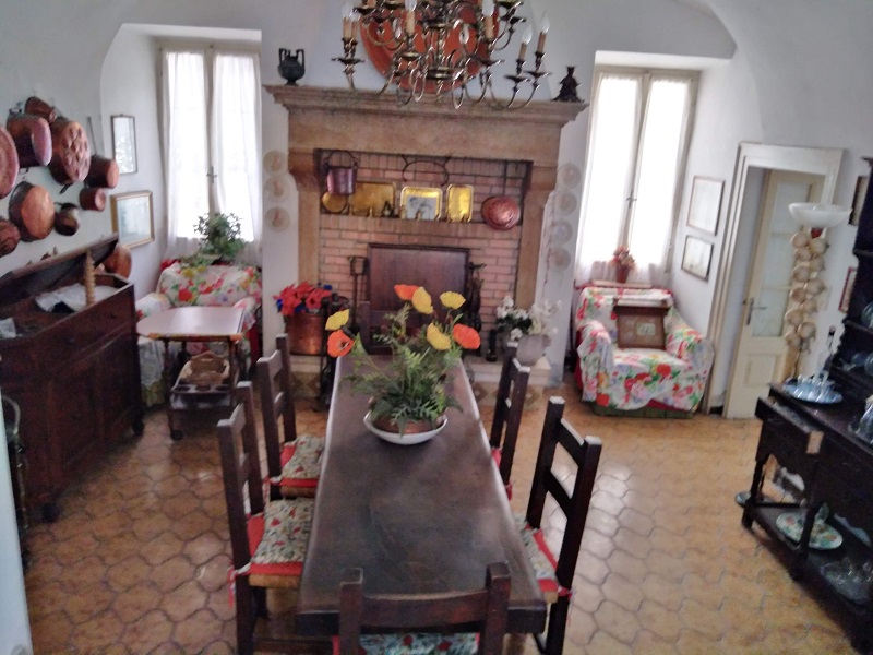 Immagine 6 di Palazzo in vendita  in piazza roma a Polpenazze Del Garda