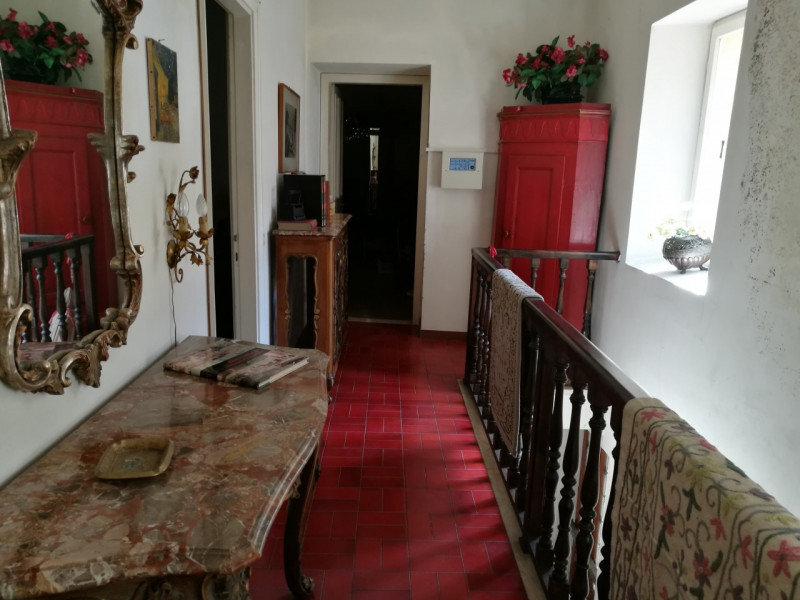 Immagine 10 di Palazzo in vendita  in piazza roma a Polpenazze Del Garda