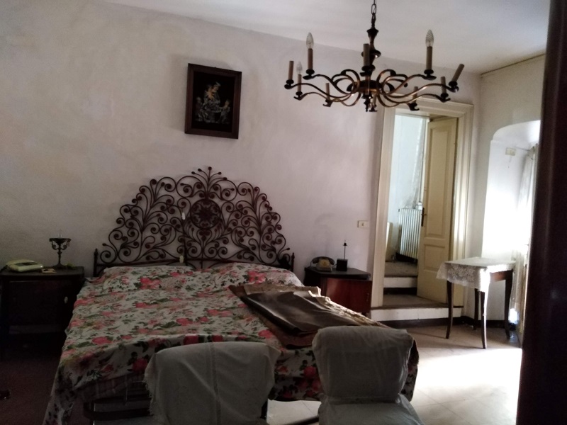 Immagine 15 di Palazzo in vendita  in piazza roma a Polpenazze Del Garda