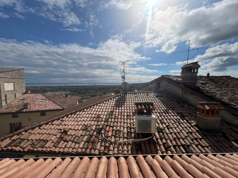 Immagine 22 di Palazzo in vendita  in piazza roma a Polpenazze Del Garda