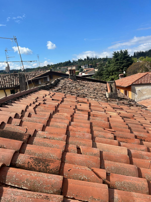 Immagine 25 di Palazzo in vendita  in piazza roma a Polpenazze Del Garda