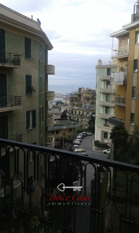 Immagine 13 di Appartamento in affitto  in via federcio delpino a Genova