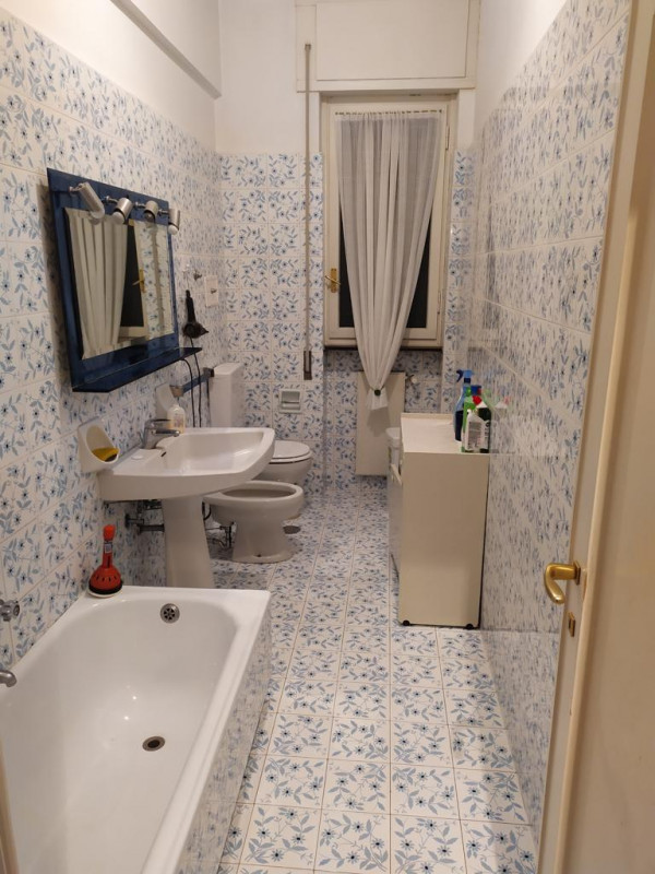 Immagine 30 di Appartamento in affitto  in via federcio delpino a Genova